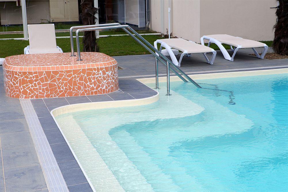 Comfort Aparthotel Lourdes L'Acacia Buitenkant foto